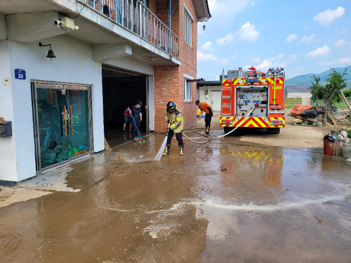 경남소방 수재민 피해 지원. 경남도청 제공 