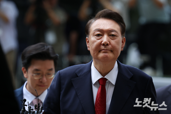 尹, 내란재판 3번 연속 불출석…특검 "구인영장 발부 요청"