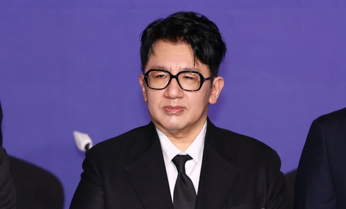 경찰, '4천억원' 부정거래 혐의 방시혁 관련 하이브 본사 압색