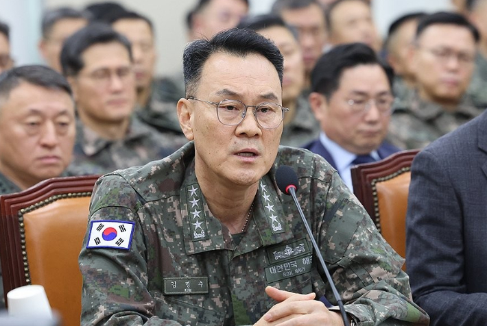 특검, 김명수 합참의장 조사…무인기 두고 김용현과 설전
