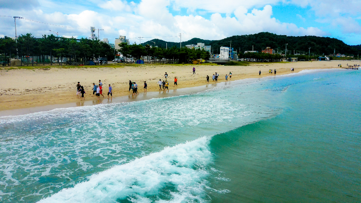 울진 후포면 멘발 걷기. 울진군 제공