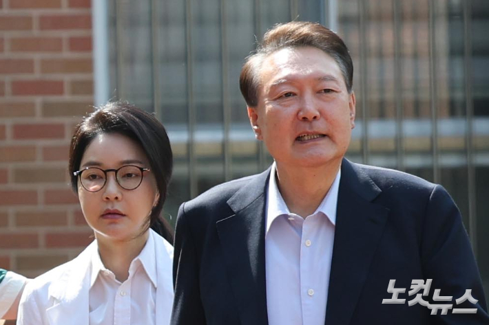 특검, '尹 부부' 서초 아크로비스타 압수수색…김건희 모친·오빠도