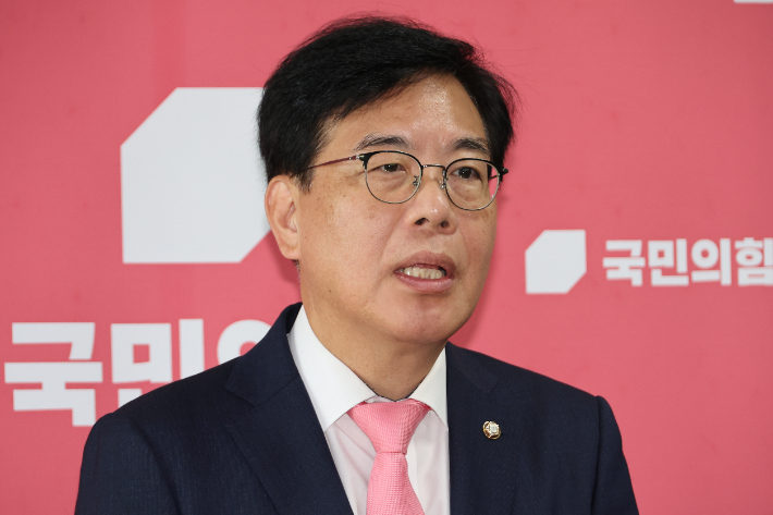국민의힘 "금요일마다 들이닥쳐"…김선교 압수수색에 반발