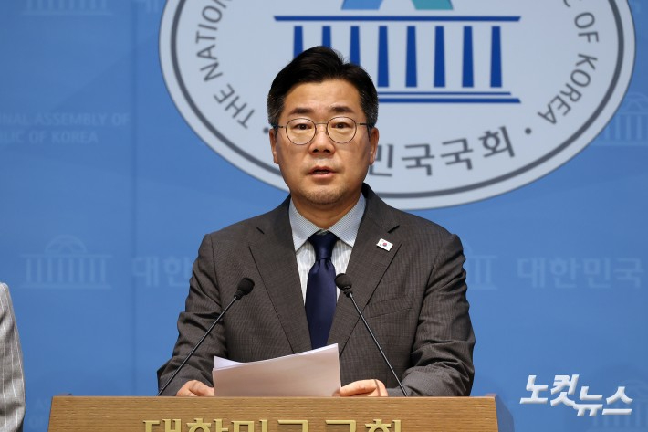 박찬대 "尹관저 앞 45인 제명"…국힘 "선거용 안쓰러워"
