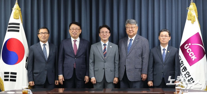 김민석 국무총리, 한국교회총엽합 방문