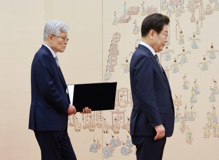 끝모를 최동석 구설…대통령실 '긴장속 주시'