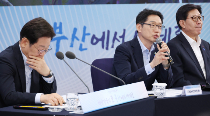 "속도는 있었지만, 균형은 글쎄…" 박형준 만난 李대통령 타운홀 '명·암'