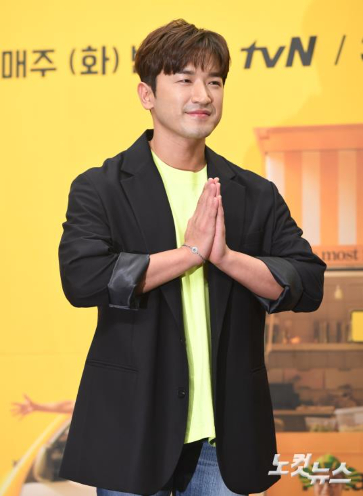 신화 이민우, 손편지로 깜짝 결혼 발표…"오랜 인연과 한 가족"