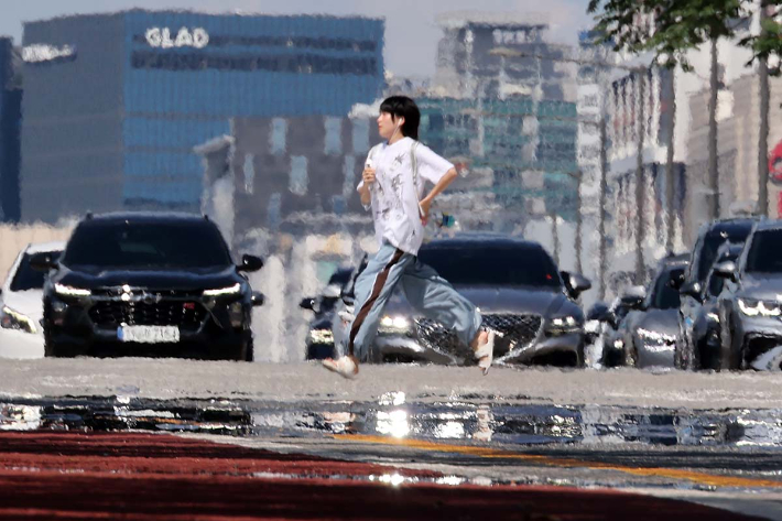이불 두 겹에 전기장판 깐 날씨 서울 38도 극한폭염[노컷네컷]