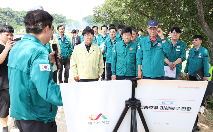 충남 호우 피해 현장을 방문한 행정안전부 재난안전관리본부장. 충남도 제공
