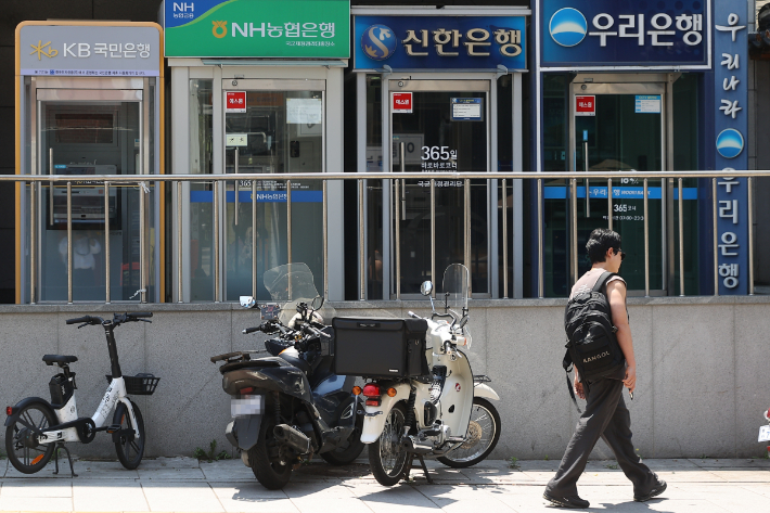 李 '이자놀이' 경고에…금융당국, 내일 금융권 긴급 소집