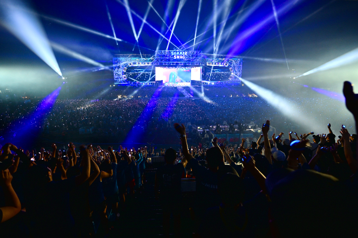 '싸이 흠뻑쇼 SUMMERSWAG2025 속초'가 지난 26일 속초종합운동장에서 열려 가운데 2만 5천여 명의 구름인파가 몰리면서 성황리에 마무리됐다. 속초시 제공