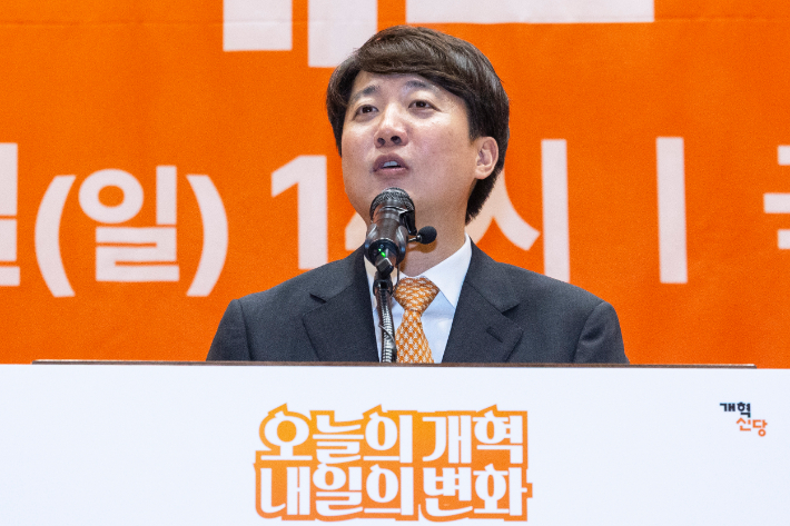 이준석, 개혁신당 새 대표로 선출…득표율 98.22%