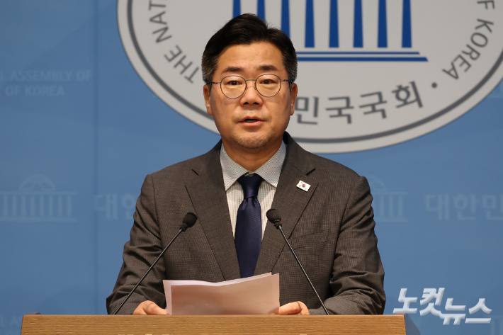 '지귀연 룸살롱' 다시 꺼낸 박찬대…'내란종식' 선명성 부각