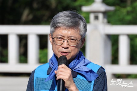 2025 통일걷기 출정식 축사하는 나이영 사장