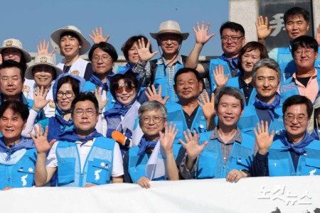 망배단에서 열린 2025 통일걷기 출정식