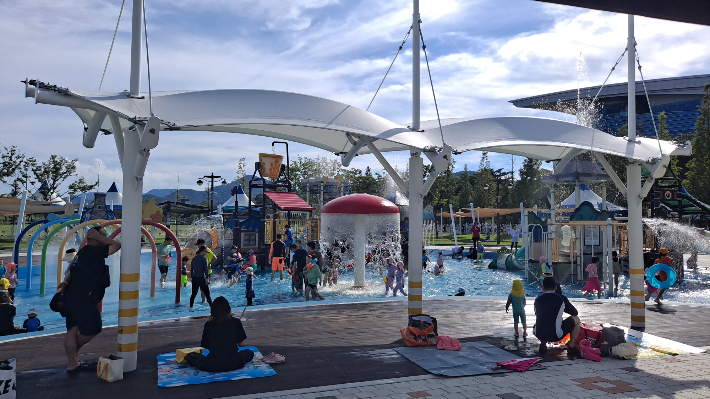 경주 황성공원 물놀이장에서 아이들이 물놀이를 즐기고 있다. 경주시 제공