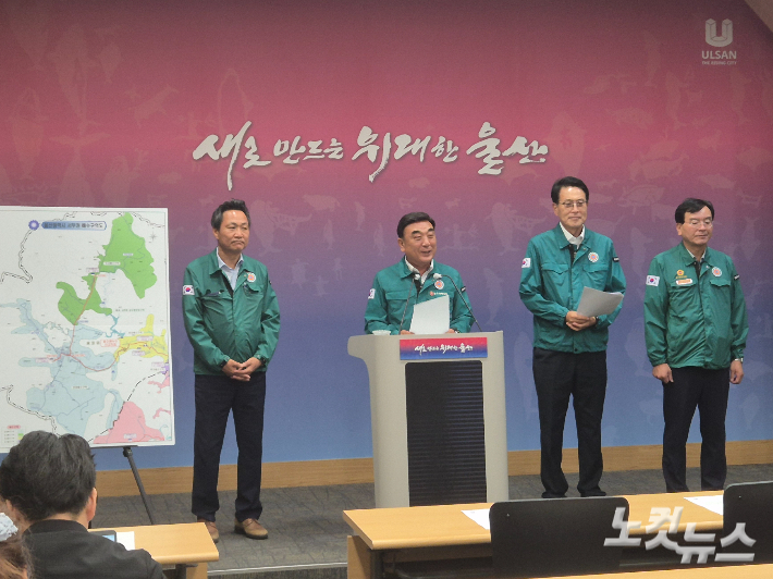 김두겸 울산시장은 28일 시청 프레스센터에서 기자회견을 열고 서울주지역 단수 사태에 대한 경위를 설명했다. 이상록 기자