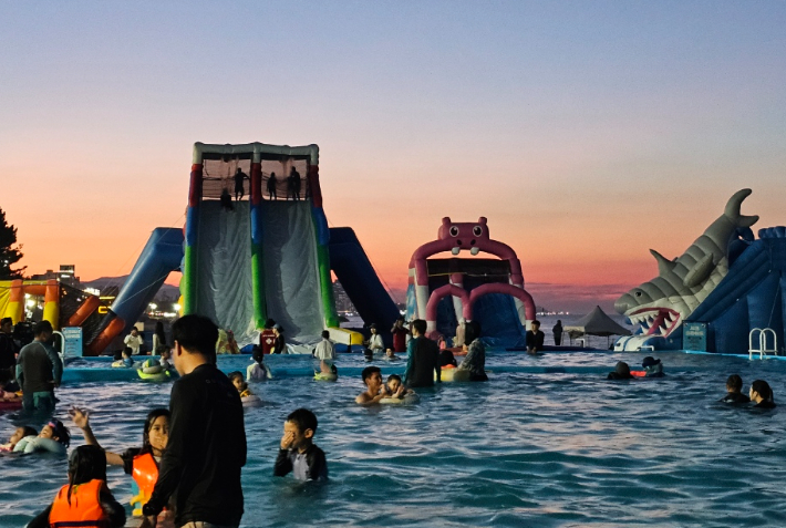 경포해수욕장 백사장에 설치한 해수풀장. 강릉시 제공
