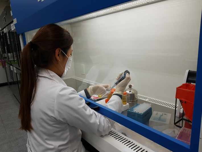 전남동물위생시험소 미생물 실험. 전라남도 제공