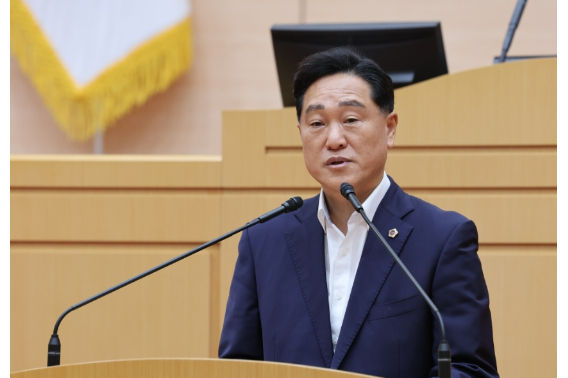 전라남도의회 강문성 의원(더불어민주당, 여수 3)은 28일 제392회 임시회 제5차 본회의에서 「제33차 유엔기후변화협약 당사국총회(COP33) 남해안·남중권 유치 국정과제 채택 촉구 건의안」을 대표 발의했다. 전남도의회 제공