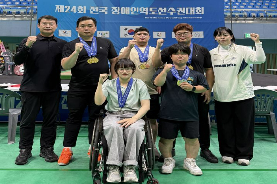 울산 동구 돌고래역도단이 7월 22일부터 26일까지 강원도 홍천종합체육관에서 열린 제24회 전국장애인역도선수권대회에서 메달 15개를 휩쓸었다. 동구청 제공
