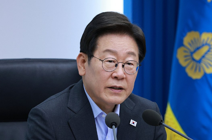 李대통령 "평화적 분위기서 남북 신뢰 회복 중요"