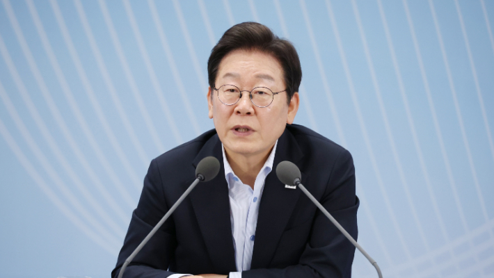 李대통령 "국익 최우선"…한미협의 보고 받고 대응 논의