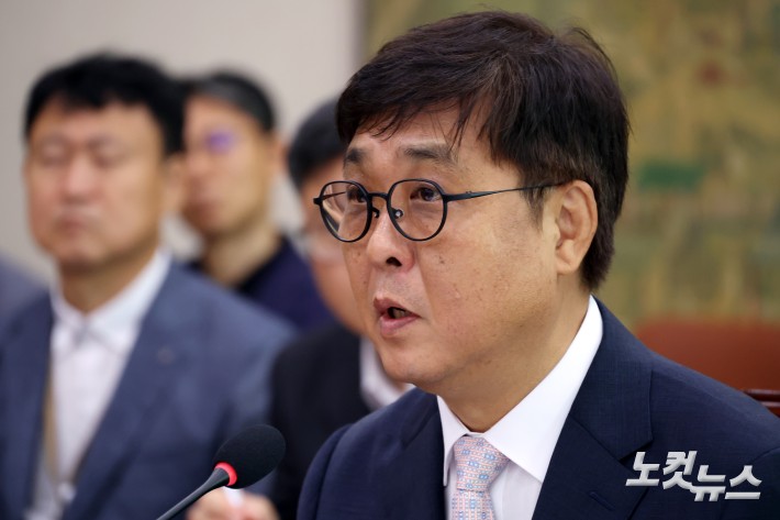 최휘영 문화체육관광부 장관 후보자가 29일 서울 여의도 국회 문화체육관광위원회에서 열린 인사청문회에서 의원 질의에 답변을 하고 있다.