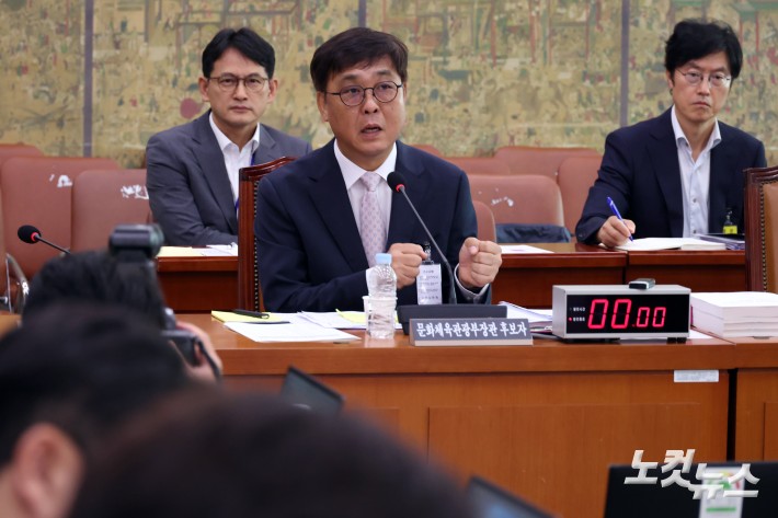 최휘영 문화체육관광부 장관 후보자가 29일 서울 여의도 국회 문화체육관광위원회에서 열린 인사청문회에서 의원 질의에 답변을 하고 있다.