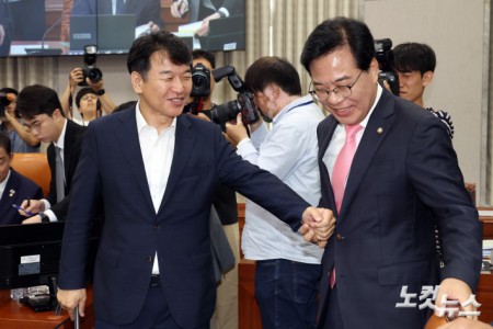 대화하는 송언석-문진석