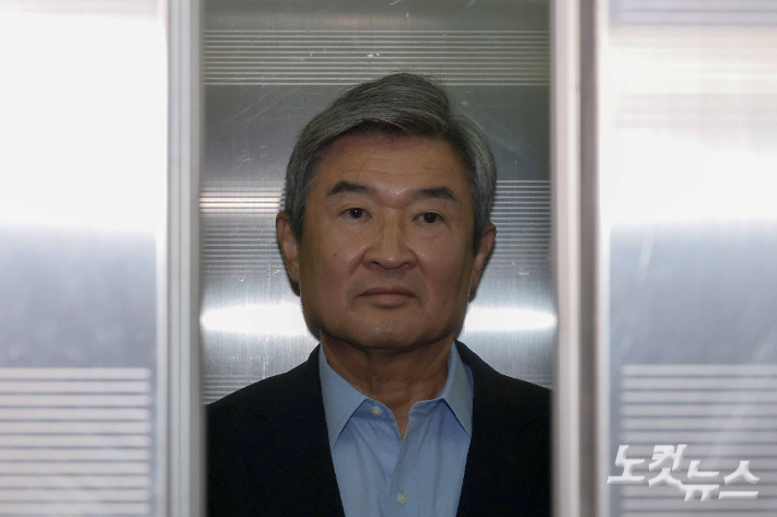 조태용 전 국가정보원장이 29일 오전 서울 서초구 서초한샘빌딩에 마련된 순직해병 특검 사무실로 소환 조사를 받기 위해 피의자 신분으로 출석하고 있다. 박종민 기자