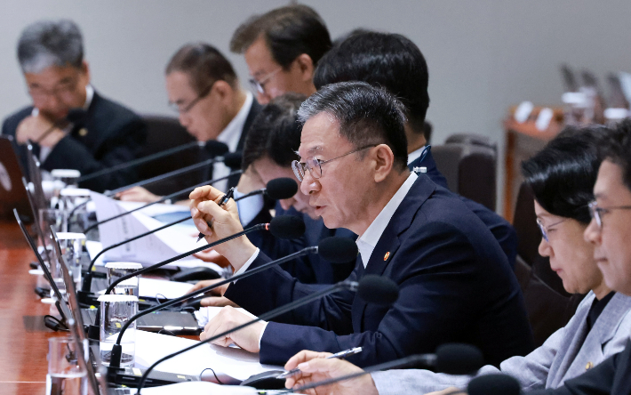 정성호 법무부 장관이 29일 서울 용산 대통령실 청사에서 열린 국무회의에서 발언하고 있다. 연합뉴스