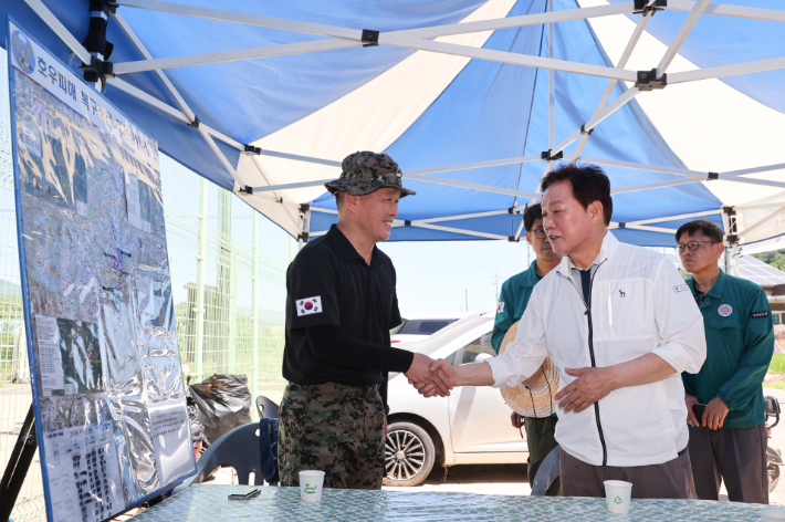 박완수 지사 7공수특전여단 격려. 경남도청 제공 