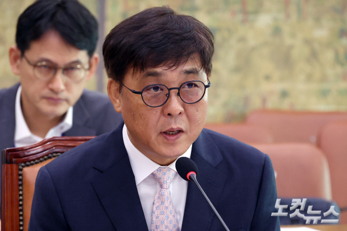 '아빠찬스' 의혹에…최휘영 "딸 입사 사실 나중에 알았다"