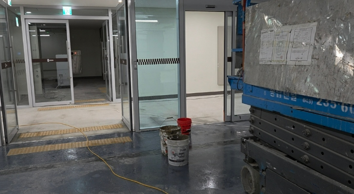 최근 내린 폭우에 누수가 발생한 충북도의회 신청사. 독자 제공