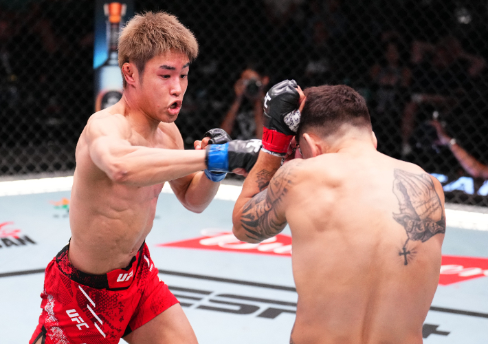 타이라 타츠로(사진 왼쪽)의 경기 장면. UFC 제공