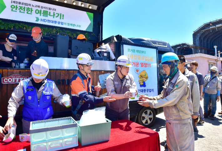 HD현대중공업은 29일부터 30일까지 이틀간 사외협력사 17곳을 방문해 혹서기 이벤트를 진행한다. 사진 HD현대중공업 제공 