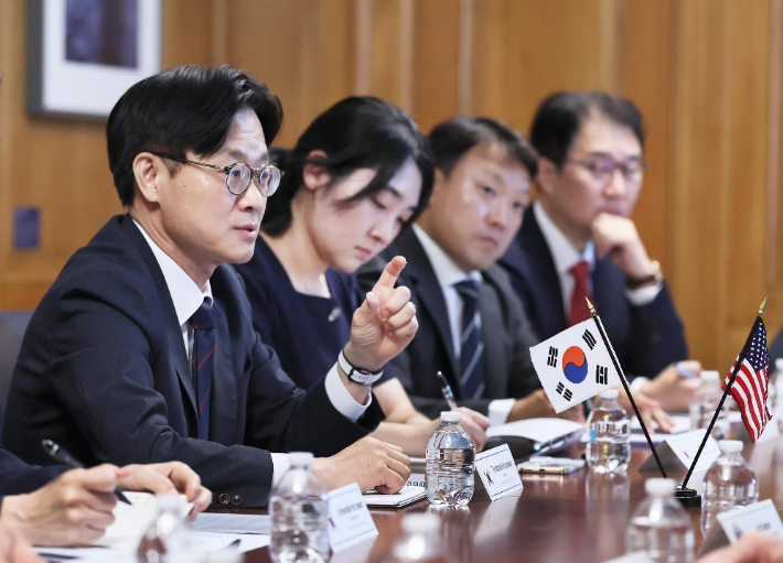韓장관이 美장관 따라다니는 이유…'15% 관세' 기한 내 안되면 더 불리