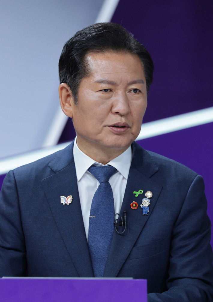 더불어민주당 정청래 당대표 후보가 29일 오후 서울 마포구 MBC에서 열린 TV토론회에 참석해 발언하고 있다. 국회사진기자단