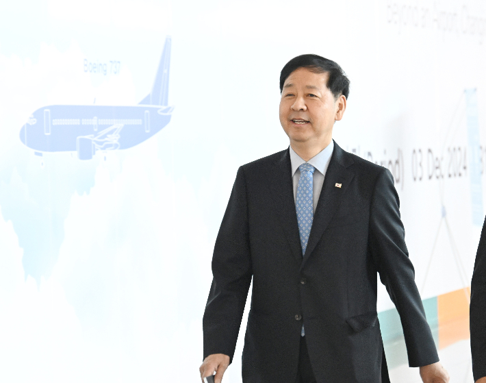 구윤철 부총리 겸 기획재정부 장관이 7월 29일 한미 통상협의를 하기 위해 인천공항을 통해 미국 워싱턴으로 출국하고 있다. 기획재정부 제공