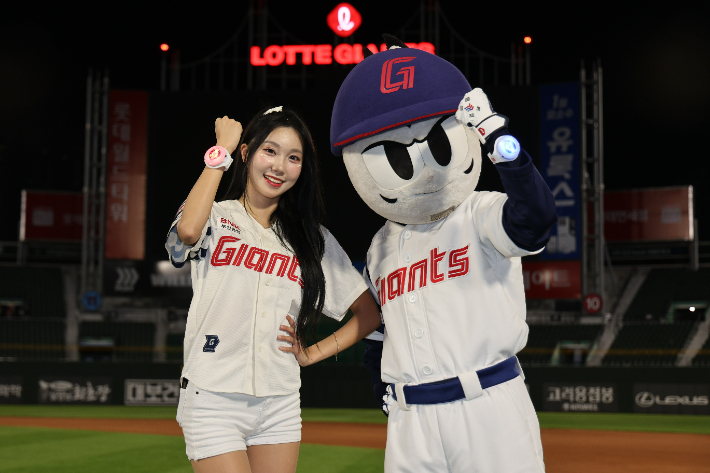 롯데 응원 라이트밴드. 롯데 자이언츠 제공 