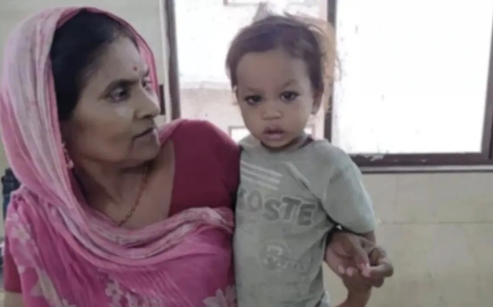 코브라 머리 물어뜯고도 생존한 인도 2살 아기. 연합뉴스