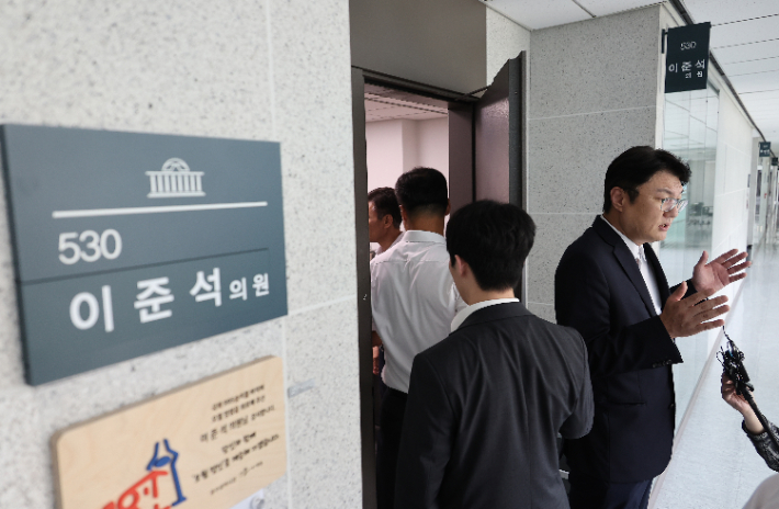 김건희 특검, 이준석 2차 압수수색…개혁신당 "중대한 위법"