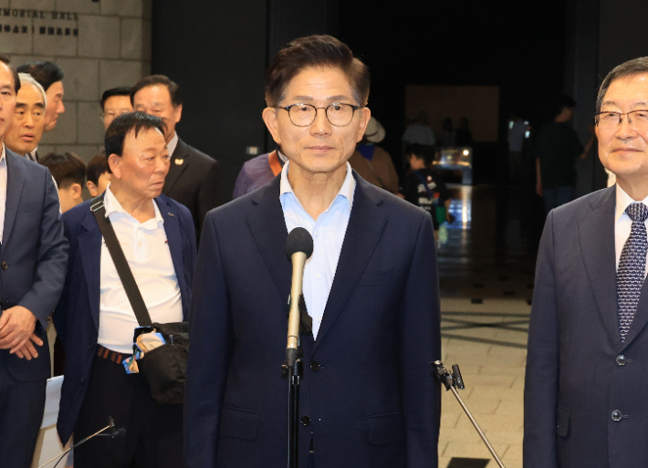 색깔론 꺼내 드는 김문수 "대통령은 '셰셰', 국무총리는 반미"