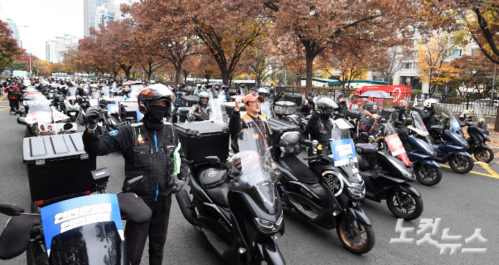 라이더유니온-화물연대가 안전 확보를 위한 집회를 갖고 있다. 황진환 기자