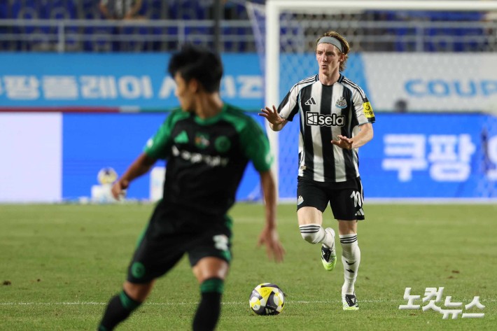 돌파하는 앤서니 고든