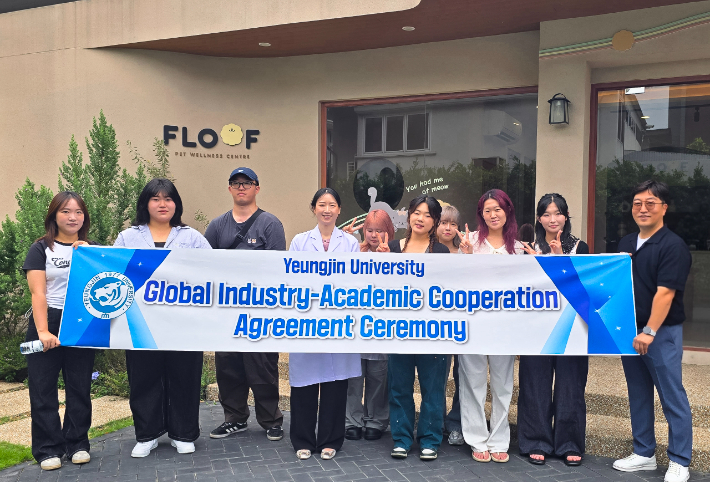 25일 영진전문대 학생들이 태국 방콕 플루프 펫 웰니스 센터를 견학한 뒤 기념 촬영을 하고 있다. 대학교 제공