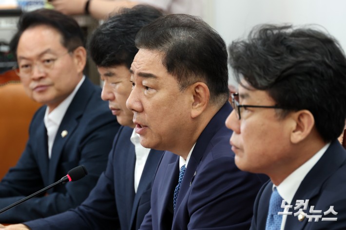 정책조정회의 주재하는 김병기 당대표 직무대행 겸 원내대표