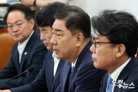 정책조정회의 주재하는 김병기 당대표 직무대행 겸 원내대표